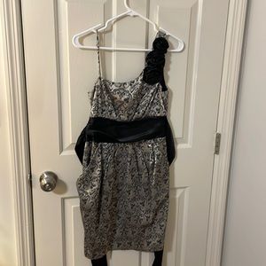 Woman’s dress size 9